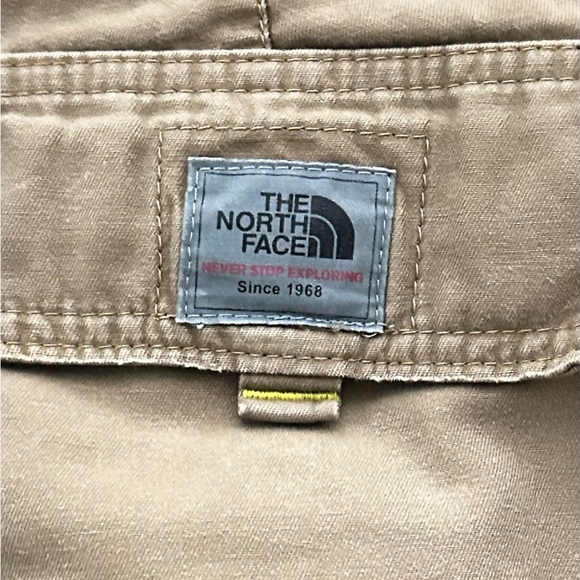 Men’s North face cargo khaki shorts A5 series - Picture 3 of 4